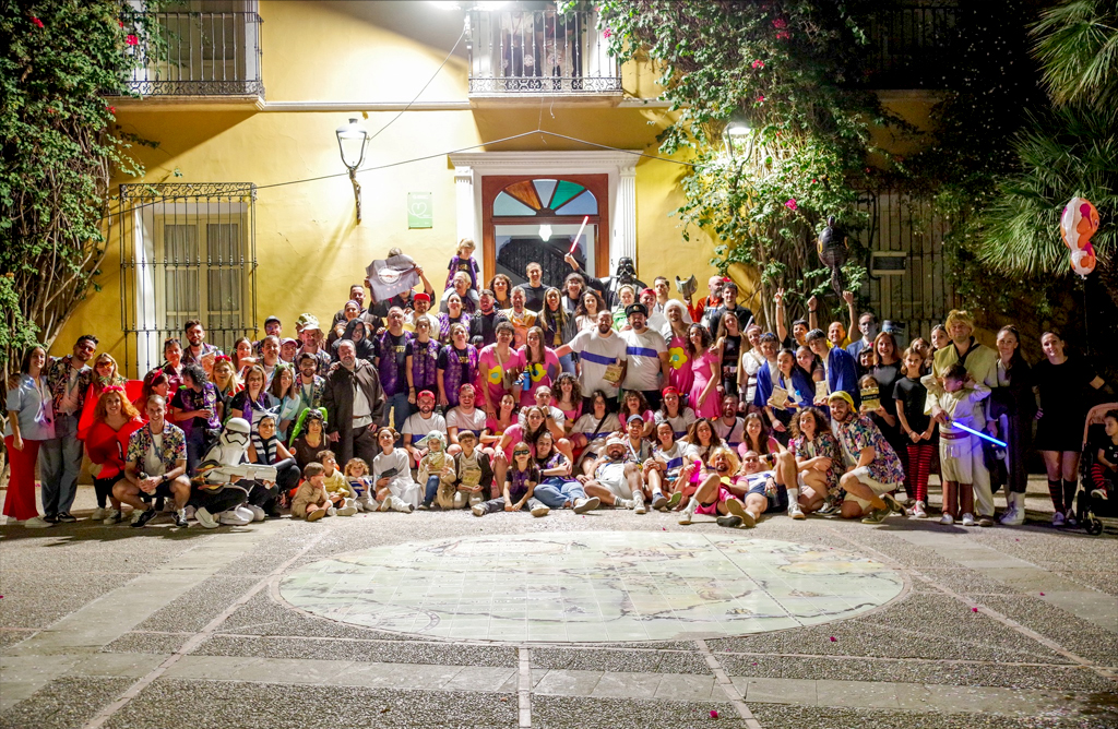 La Pea Trakas se hace con el primer premio en el Desfile de Carrozas de Alhama