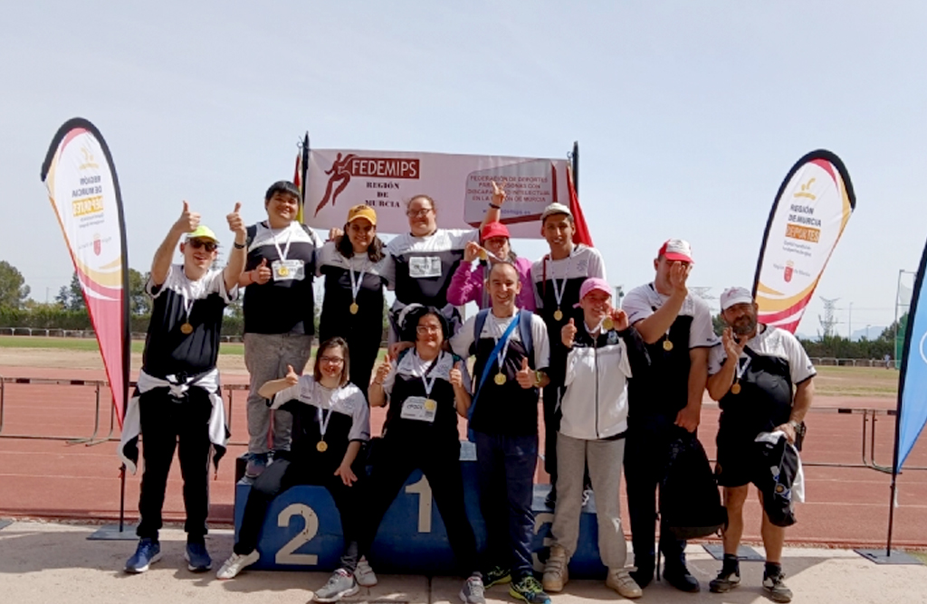 Los Centros de Discapacidad de Totana participan en el Campeonato Regional Adaptado de Atletismo