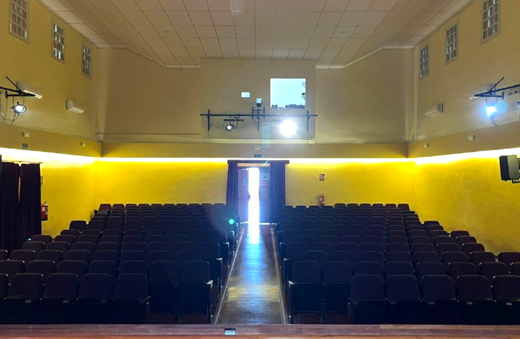 El Teatro “Ginés Rosa” ya tiene a punto su nuevo equipamiento de iluminación y sonido