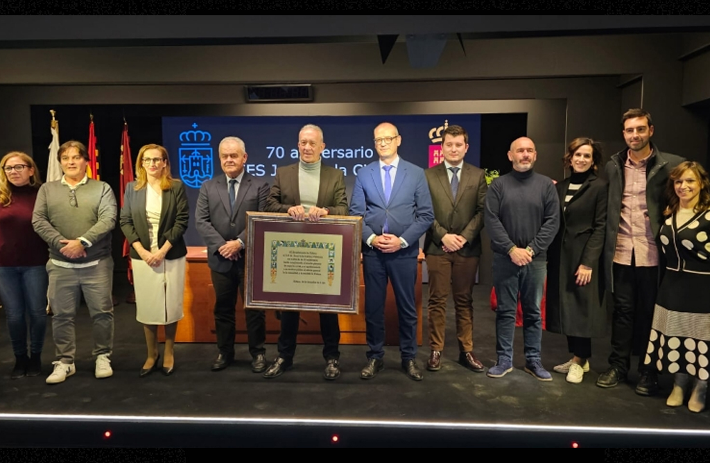 Totana rinde un merecido reconocimiento institucional al IES Juan de la Cierva por su 70 aniversario