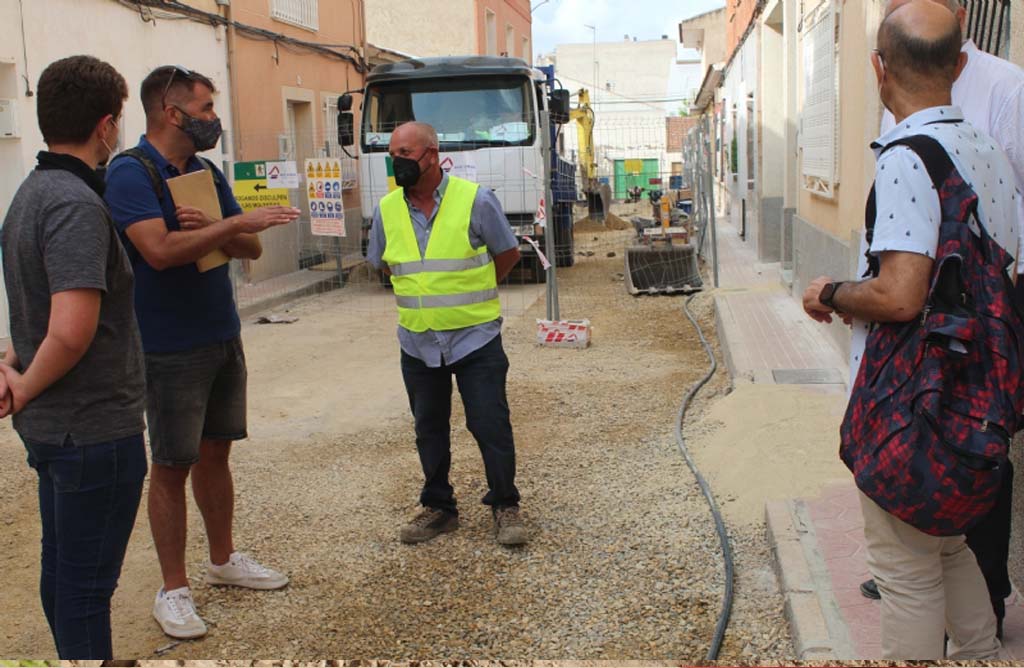 Buen ritmo en las obras de renovacin de los servicios y pavimentacin en la calle Romualdo Lpez Cnovas