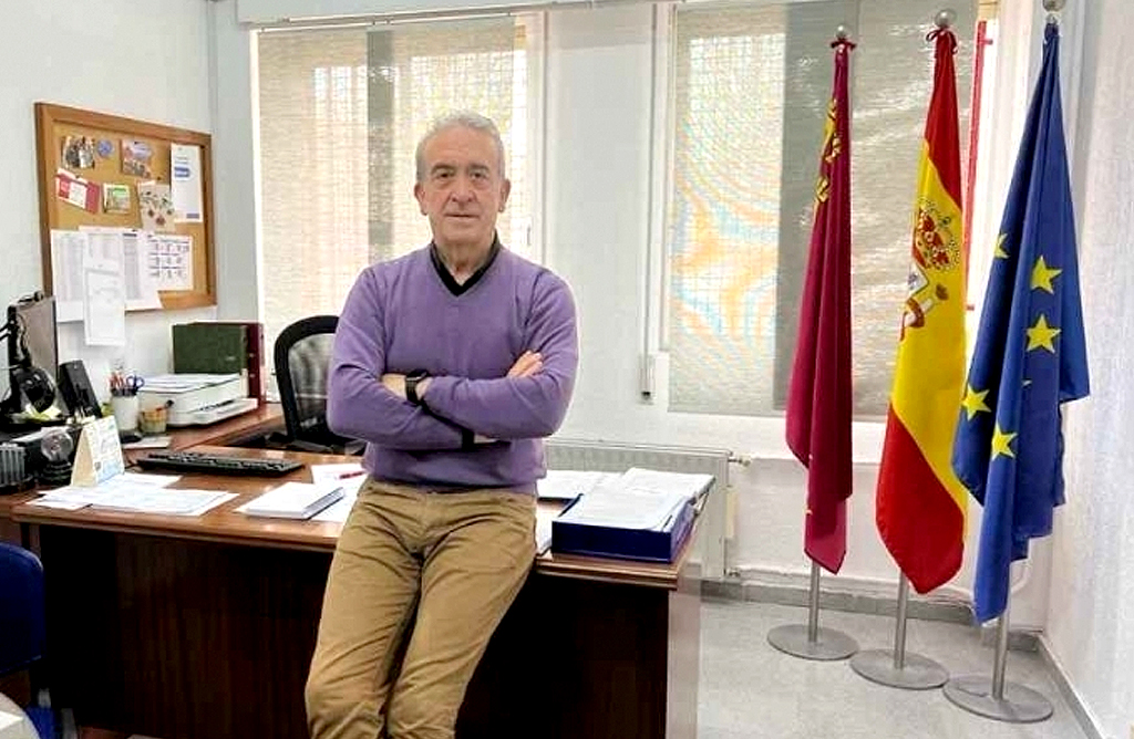 El director del “Juan de la Cierva, Juan Francisco Otálora, ingresa en la Orden Civil de Alfonso X el Sabio