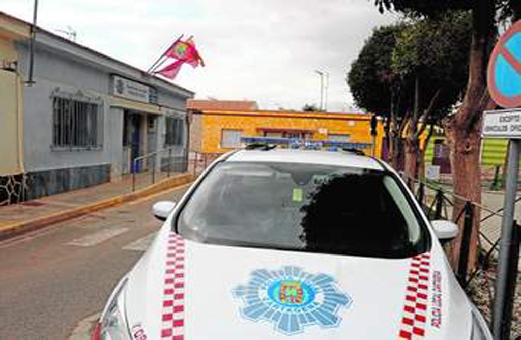 Tres policas locales de Cartagena se encuentran en aislamiento por covid-19 tras dar positivo uno de ellos.

