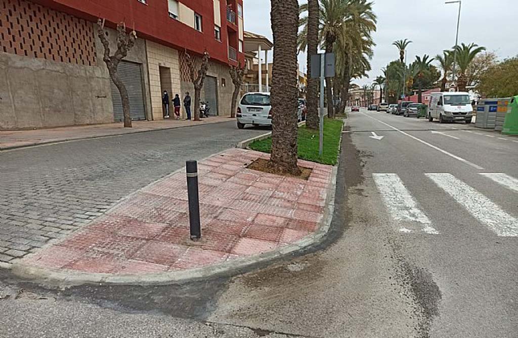 Adjudicado un nuevo vado accesible para peatones y minusvalidos en la avenida de Lorca 