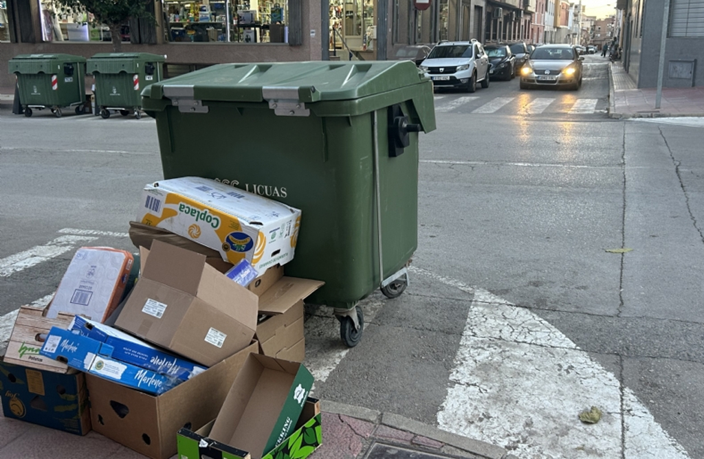 Totana blinda su higiene urbana con un control policial exhaustivo a los vecinos que tiren la basura a deshoras